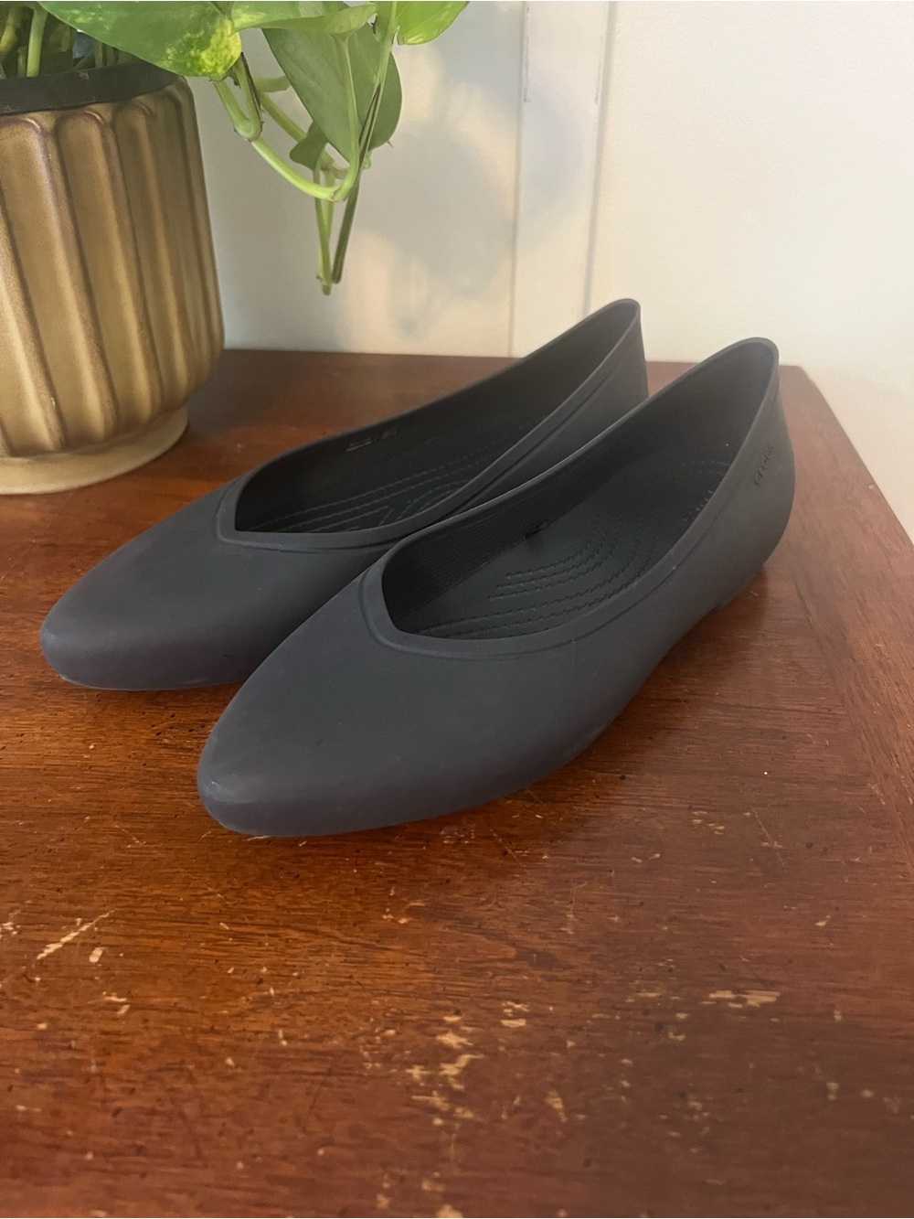 Crocs Women's Brooklyn Pointed Flat size 7